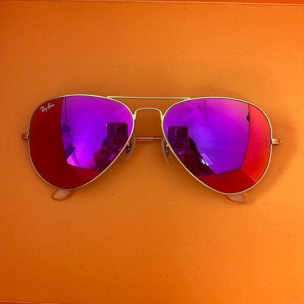 Pink mirrored Rayban Aviators added (non rayban)case and a rayban cleaning cloth